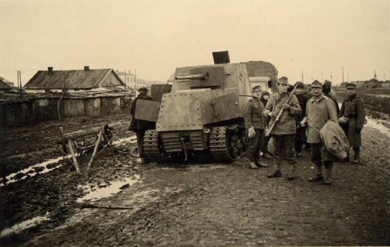 ХТЗ-16, брошенный на дороге к Харькову, октябрь 1941 года