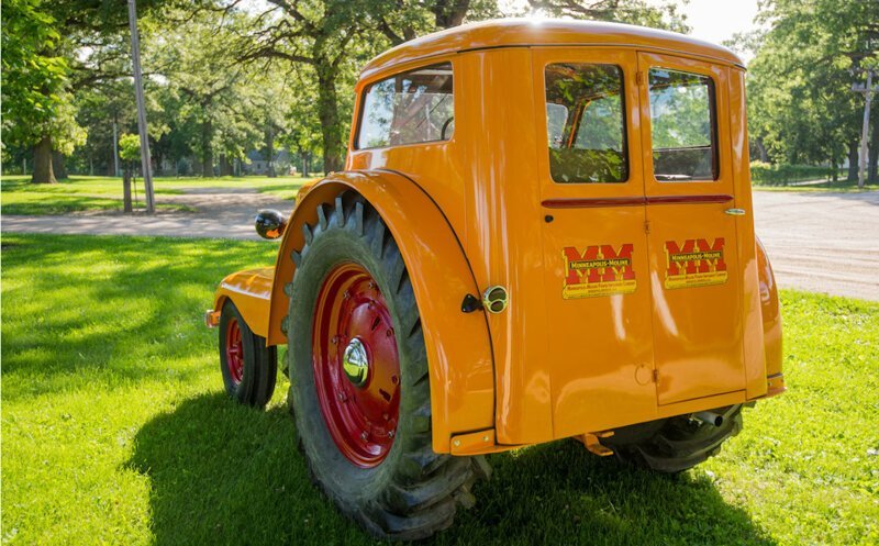 Рабочий транспорт. Сельскохозяйственный трактор Minneapolis-Moline UDLX Comfortractor