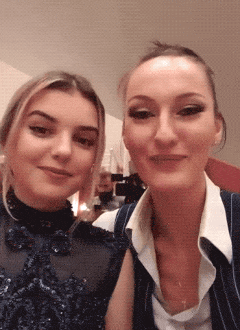 Гифки с девушками