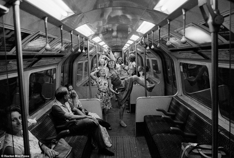 Веселье в вагоне на Северной линии, 1974