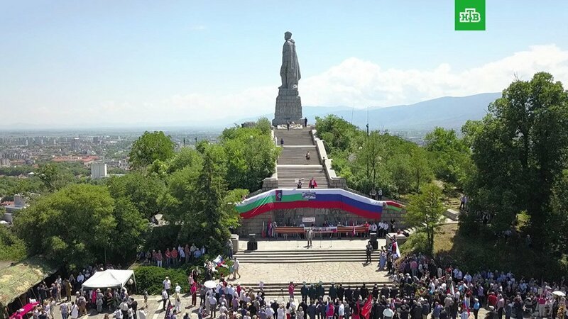 Стоит над горою Алеша - в Болгарии русский солдат