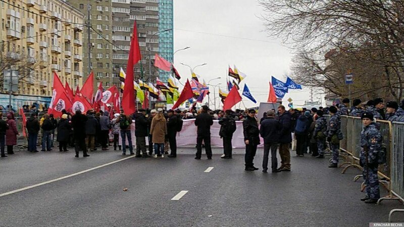 Русские марши или с кем невозможно объединиться даже в День народного единства