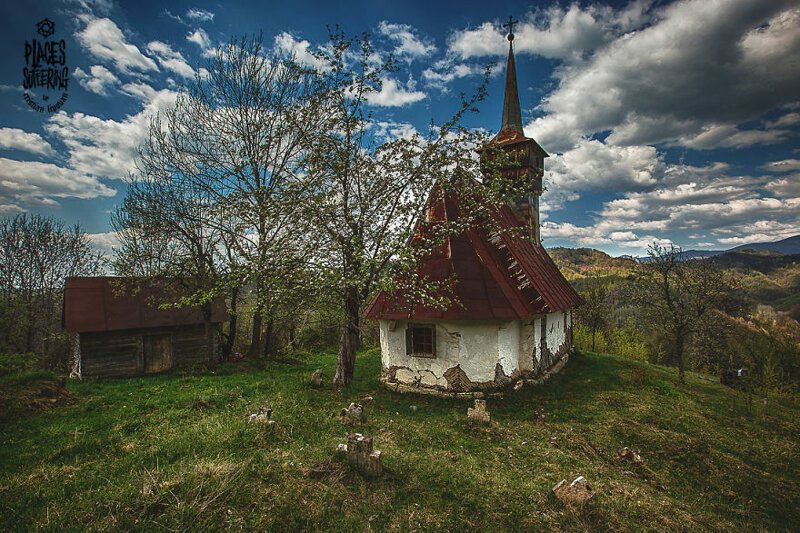 Дух времени: прогулка по заброшенным домам западных Румынских гор