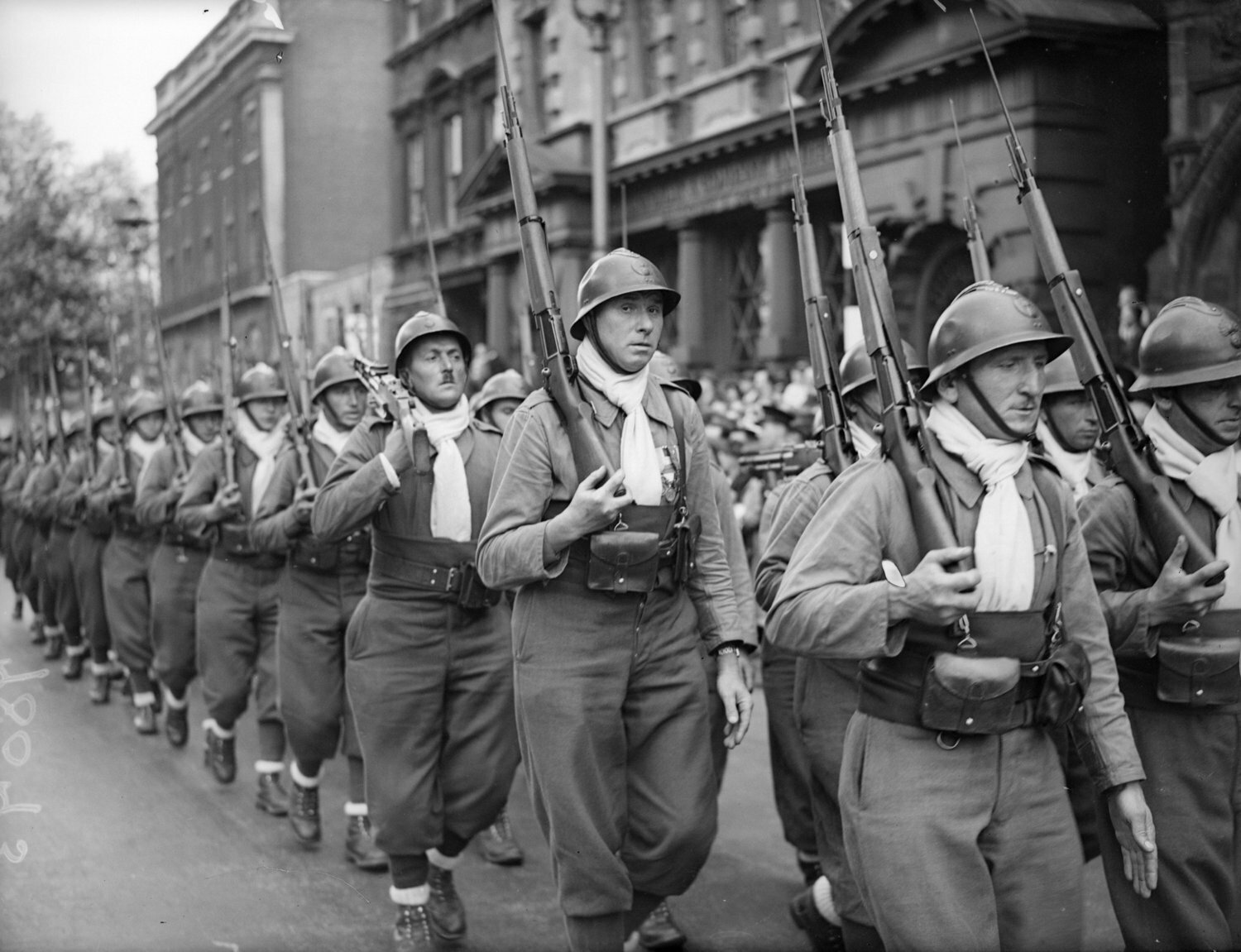 1939 год англия. Солдат Франции 1940. Французские солдаты второй мировой 1940. Французский солдат ww2. Армия Франции во второй мировой войне.