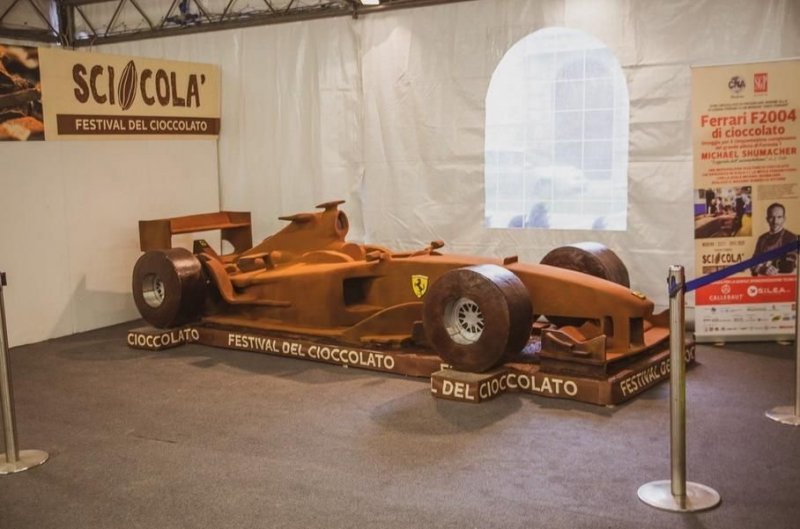 Полноразмерную копию чемпионского болида Михаэля Шумахера выполнили из шоколада