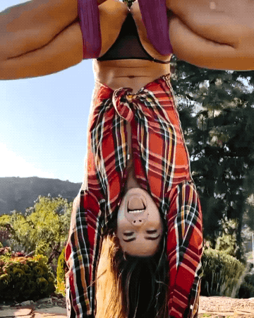 Гифки с девушками