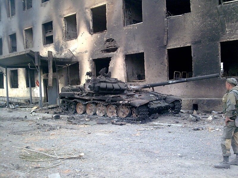 Подбитые российские танки в Осетии - 2008: История 3 фотографий