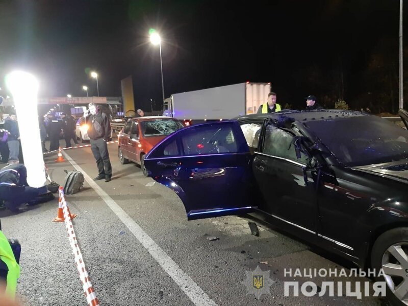 В Киеве киллер-мотоциклист взорвал Mercedes крупного бизнесмена