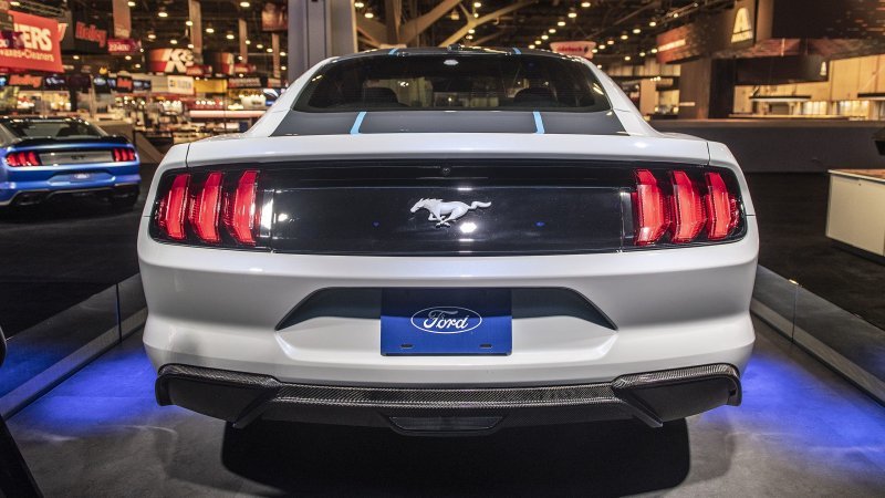 900-сильный электрический Mustang с ручной коробкой передач и жидкостным охлаждением батареи