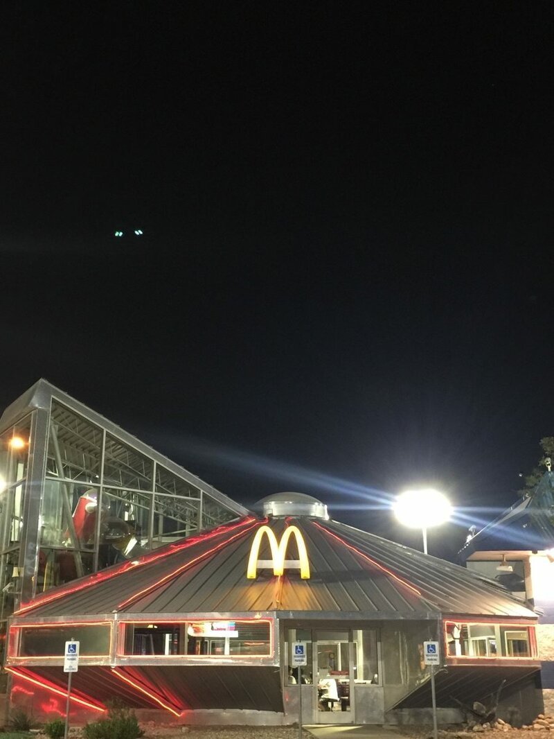 Макдональдс в Розуэлл  (Roswell McDonald's) США