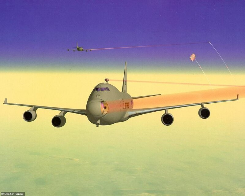 Американцы много лет экспериментируют с лазерными пушками - например, в 2002-ом они пытались установить их на Boeing 747