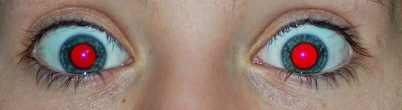 Почему у людей на фотографиях красные глаза? | KSA Silmakeskus