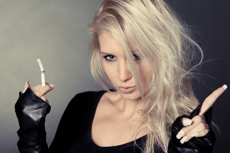 Женщинам действительно сложнее расстаться с сигаретой