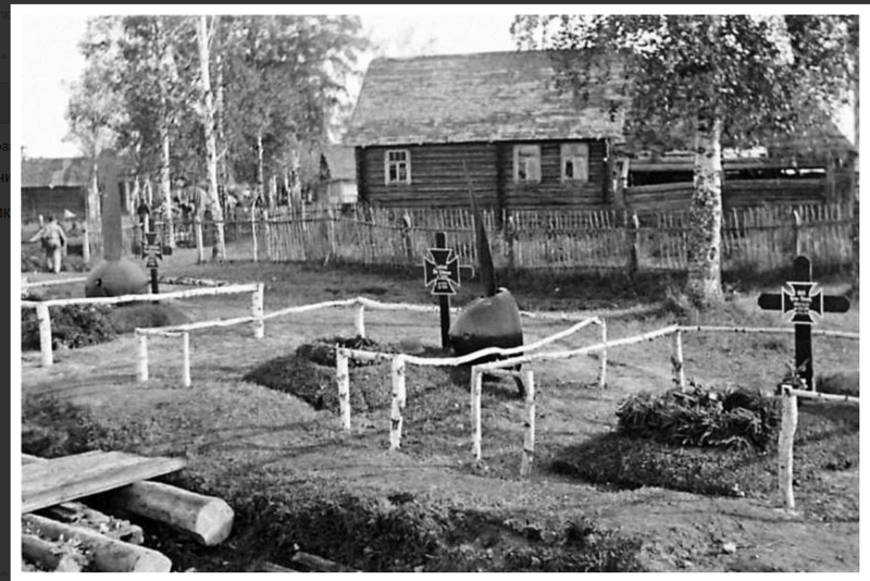 Могила немецких летчиков в советской деревне