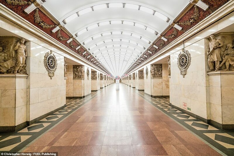 Самые интересные и красивые станции советского метро