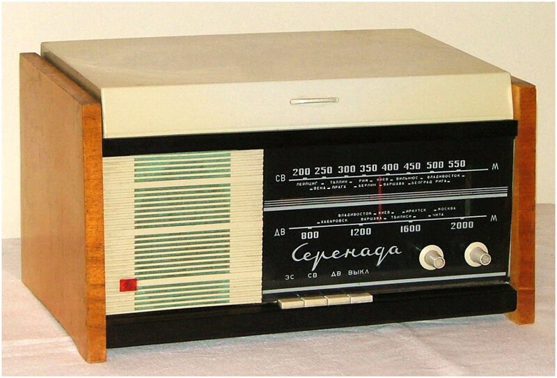 Радиола сетевая ламповая "Серенада"с 1963 года выпускалась Владивостокским заводом "Радиоприбор"