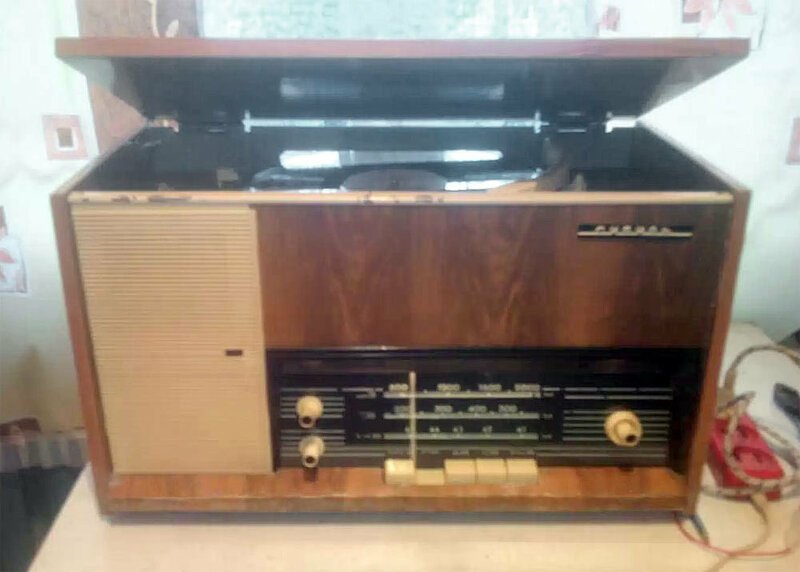 Радиола сетевая ламповая "Сибирь"с начала 1964 по 1965 год выпускалась Бердским радиозаводом.