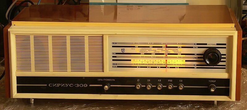 Радиола сетевая ламповая "Сириус-309"с начала 1972 года выпускалась Ижевским радиозаводом.