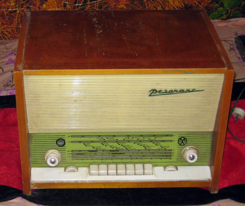 Радиола сетевая ламповая "Резонанс"выпускалась с 1964 года Муромским заводом РИП.