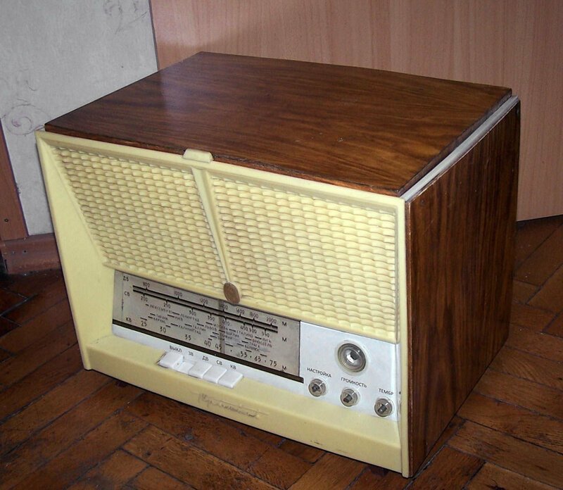 Радиола сетевая ламповая "Проминь"с 1963 года выпускалась Днепропетровским радиозаводом.