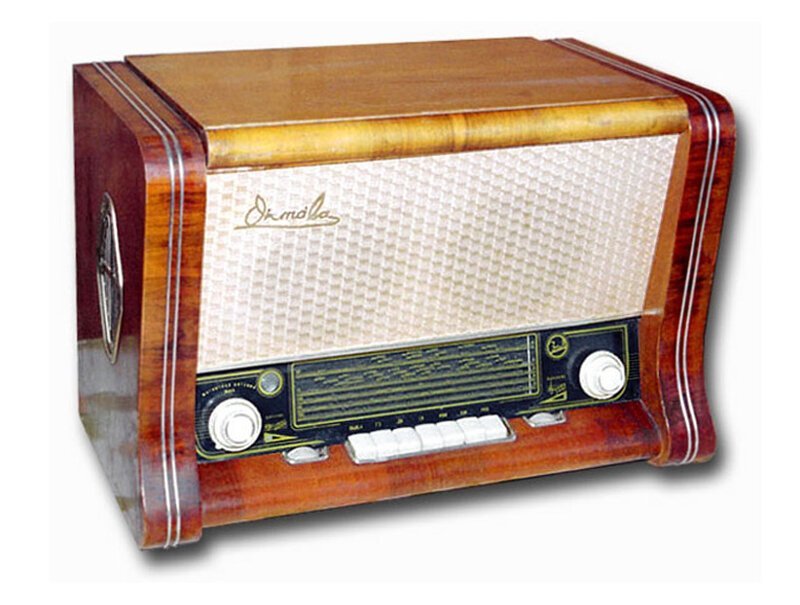 Радиола сетевая ламповая "Октава"с 1958 года выпускалась на Горьковском заводе им. В.И.Ленина.