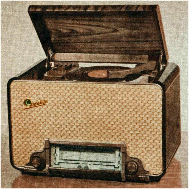 Радиола сетевая ламповая "Огонёк"с 1954 года выпускалась на Московском Государственном радиозаводе "Красный Октябрь".