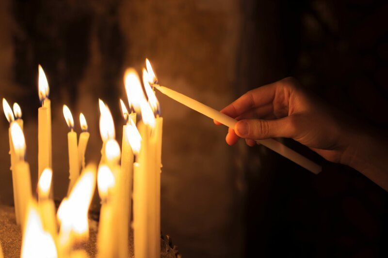Ответы биржевые-записки.рф: Почему церковная свеча пускает черный дым?
