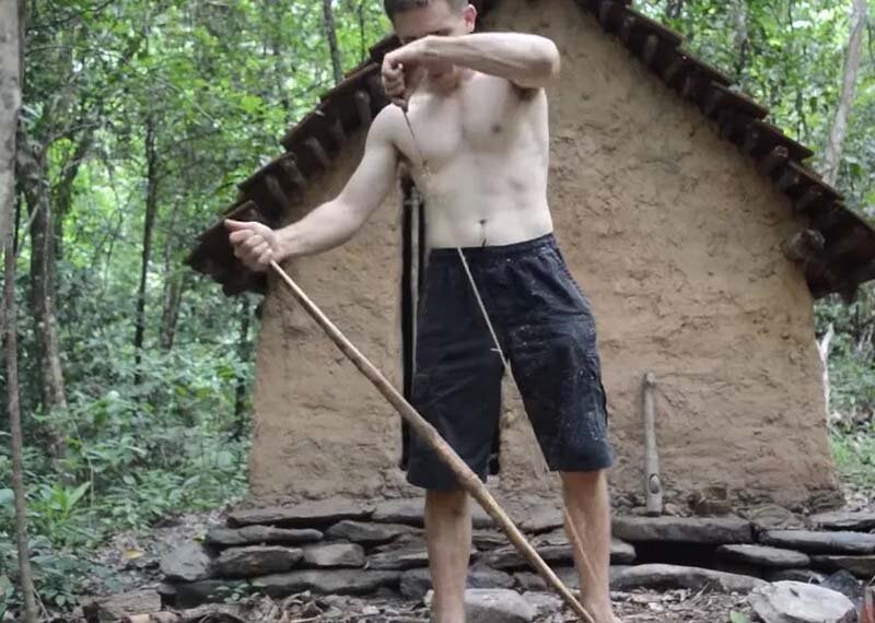 Храбрый австралиец показывает как можно выжить в дикой природе