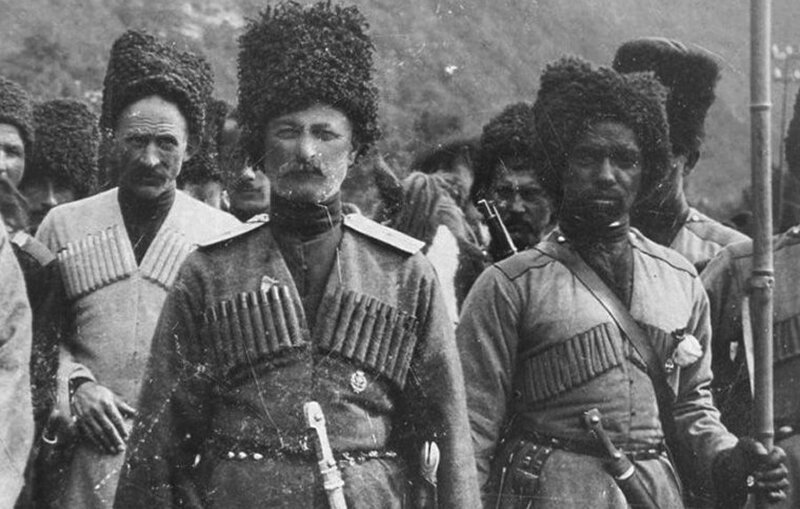 На фотографии 1914 года — всадники Абхазской сотни Черкесского полка легендарной Дикой дивизии.