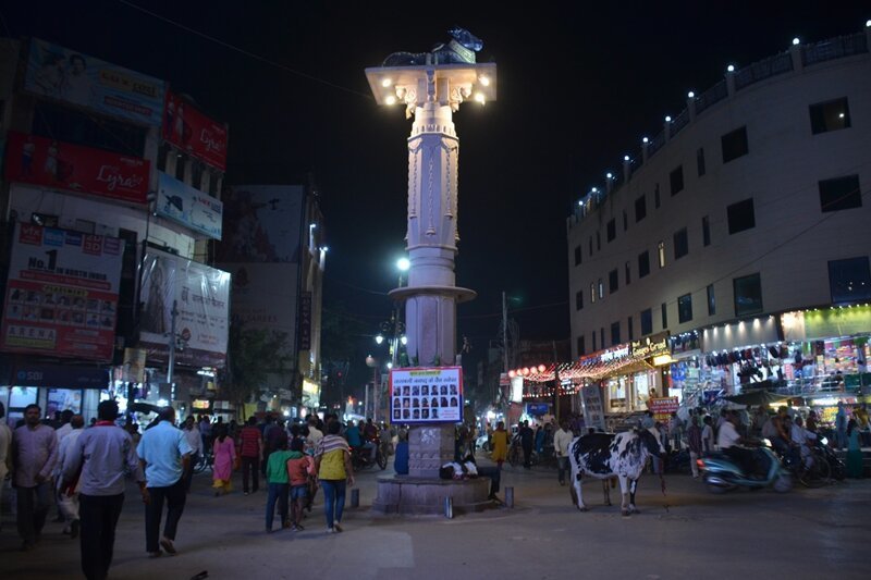 Варанаси - священный город Индии. "Ганга аарти" - церемония поклонения огнём