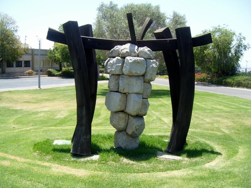 Памятник винограду в Израиле