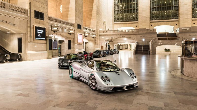 Pagani превратили вокзал Нью-Йорка в шоу-рум суперкаров
