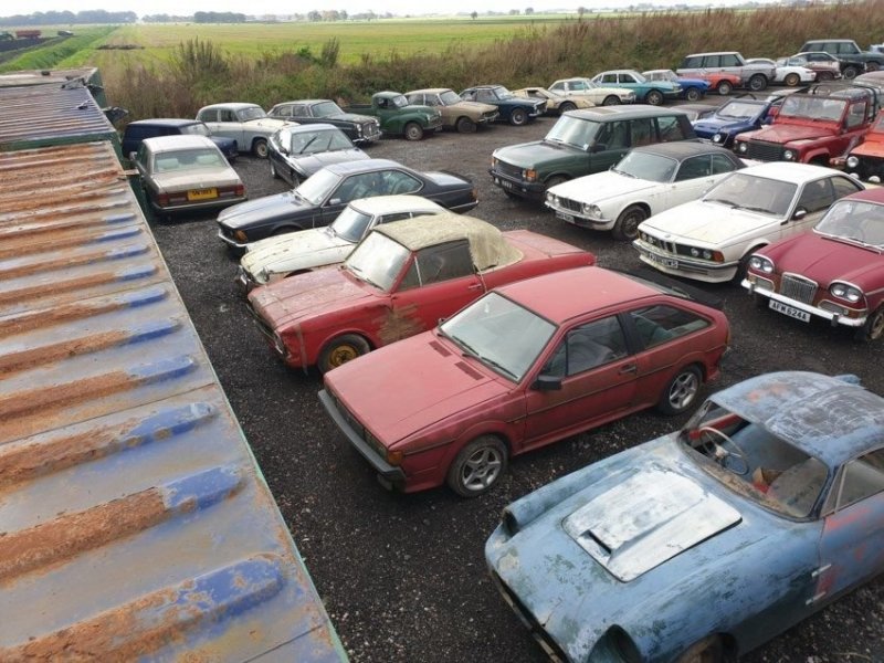  На аукционе в Великобритании продали странную коллекция из 135 автомобилей без документов