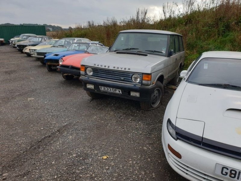  На аукционе в Великобритании продали странную коллекция из 135 автомобилей без документов
