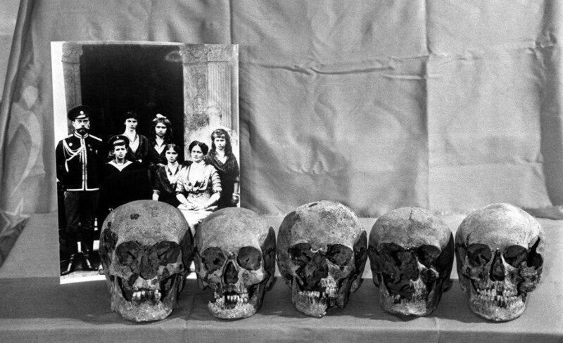 17 июля 1918 г. 100 лет назад в Екатеринбурге были расстреляны последний российский император Николай II и члены его семьи. Это их черепа. 