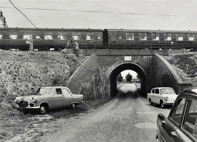 8 августа 1963 года поезд, ехавший в Глазго, был перехвачен в середине маршрута группой преступников, которые использовали сфальсифицированный световой сигнал. 