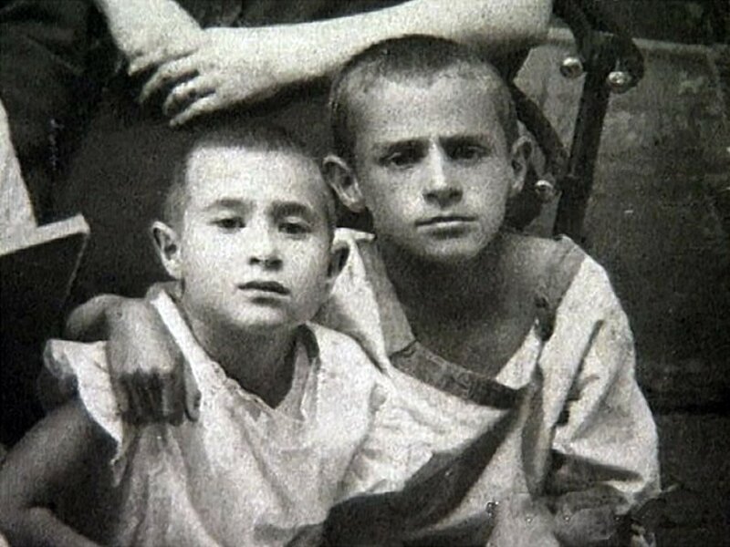 Зиновий Гердт со старшим братом Борисом, Себеж (Витебская губерния, ныне Псковская область), 1926 год