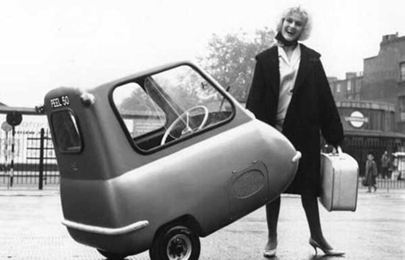 Самый маленький автомобиль в мире Автомобиль Peel 50 весом 59 кг является самым маленьким серийным автомобилем в мире. 