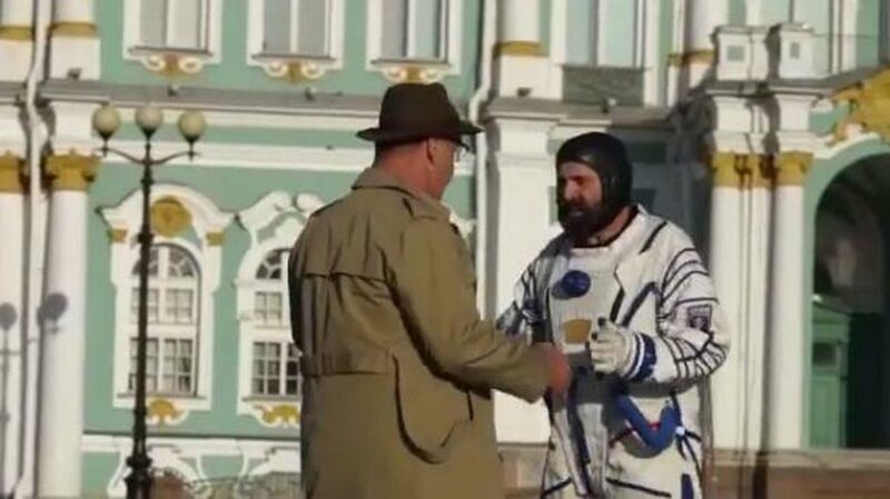 Солист Rammstein подрался с космонавтом в центре Питера