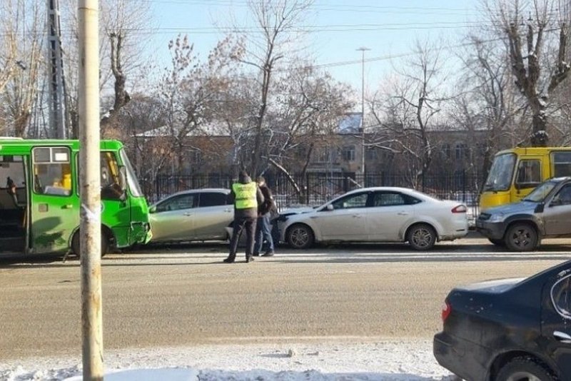 Авария дня. Массовое ДТП с участием пассажирского автобуса в Екатеринбурге