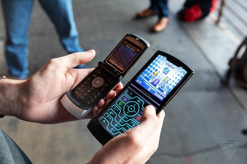 Motorola показала современную "раскладушку" Razr с гибким экраном