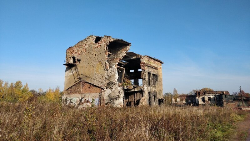 Руины бывшего завода Ленспиртстрой