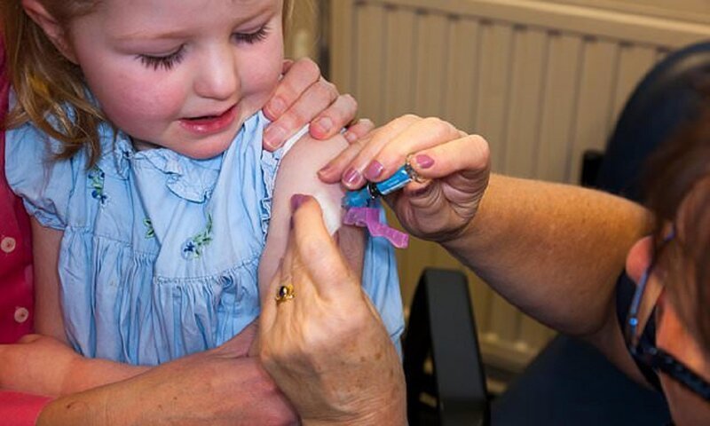 В Германии будут штрафовать родителей за отказ от прививок
