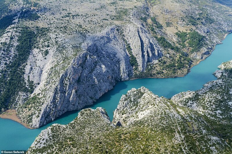 Большой каньон вдоль реки Крка в Хорватии. Протяженность реки - 70 км, от горы Динара до Адриатического моря