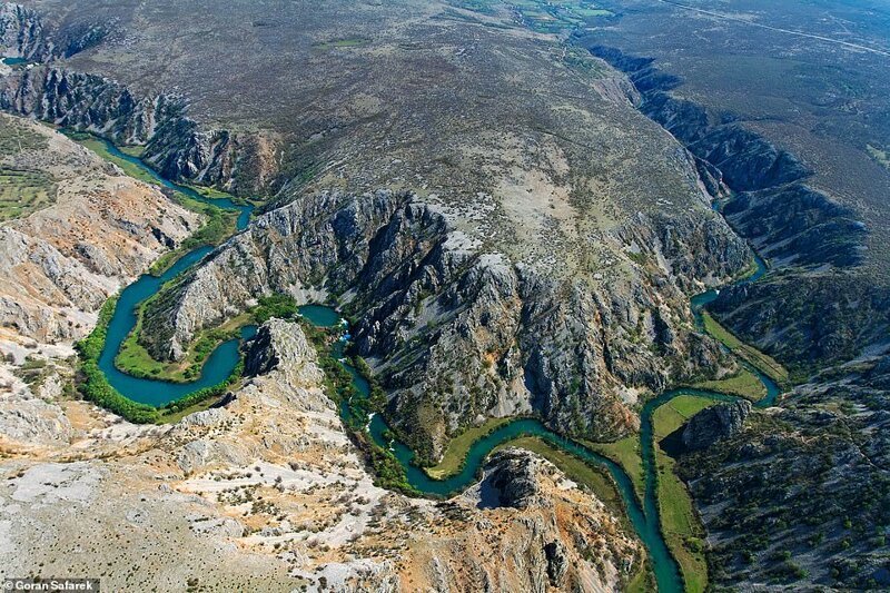 Величественный каньон у слияния рек Крупа и Зрманья