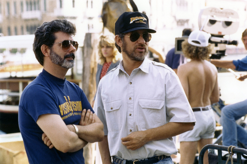1989. Стивен Спейлберг и продюсер Джордж Лукас на съемках фильма «Индиана Джонс и последний крестовый поход»