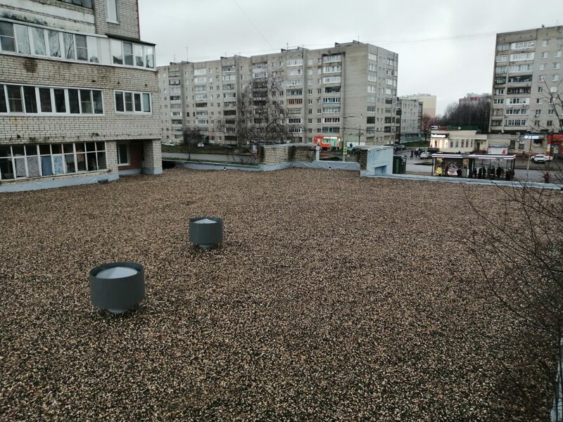 А вот так вот стало на крыше после капитального ремонта кровли в Ярославле