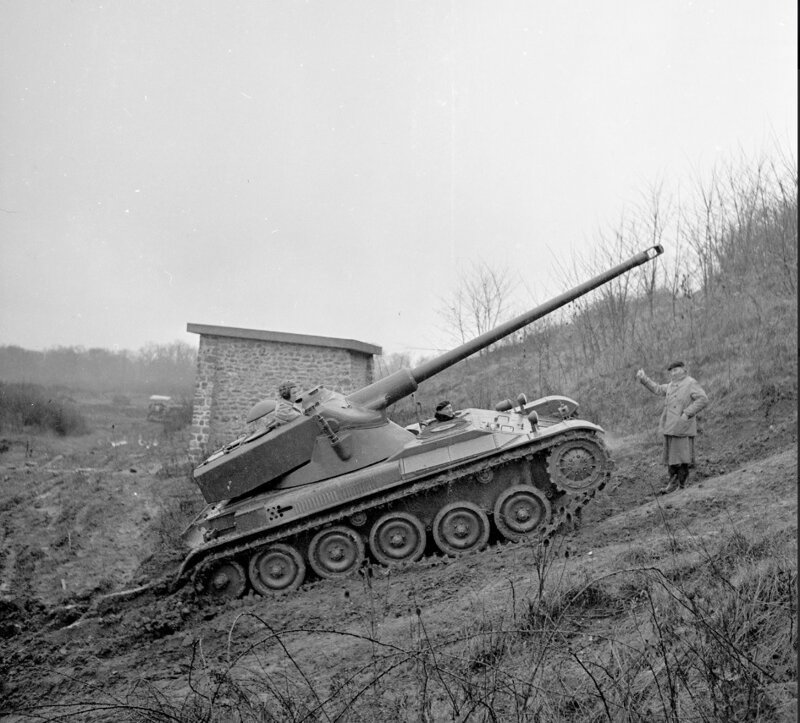 Легкий танк АМХ-13