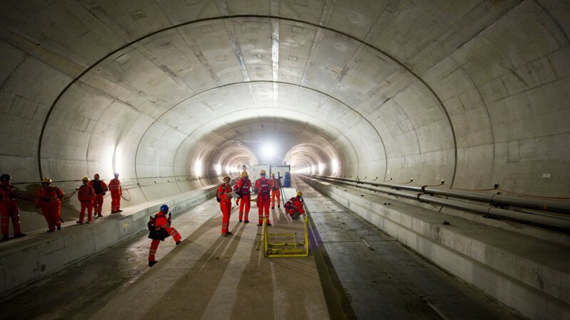 Построили самый длинный и глубокий тоннель для поездов в мире