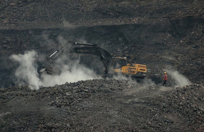 Индийские угольные шахты спустя столетие все еще горят